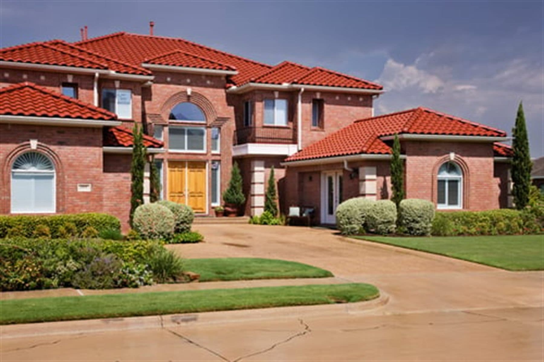 Southern California home with a tile roof and finished concrete driveway built by Concecret Construction Corp